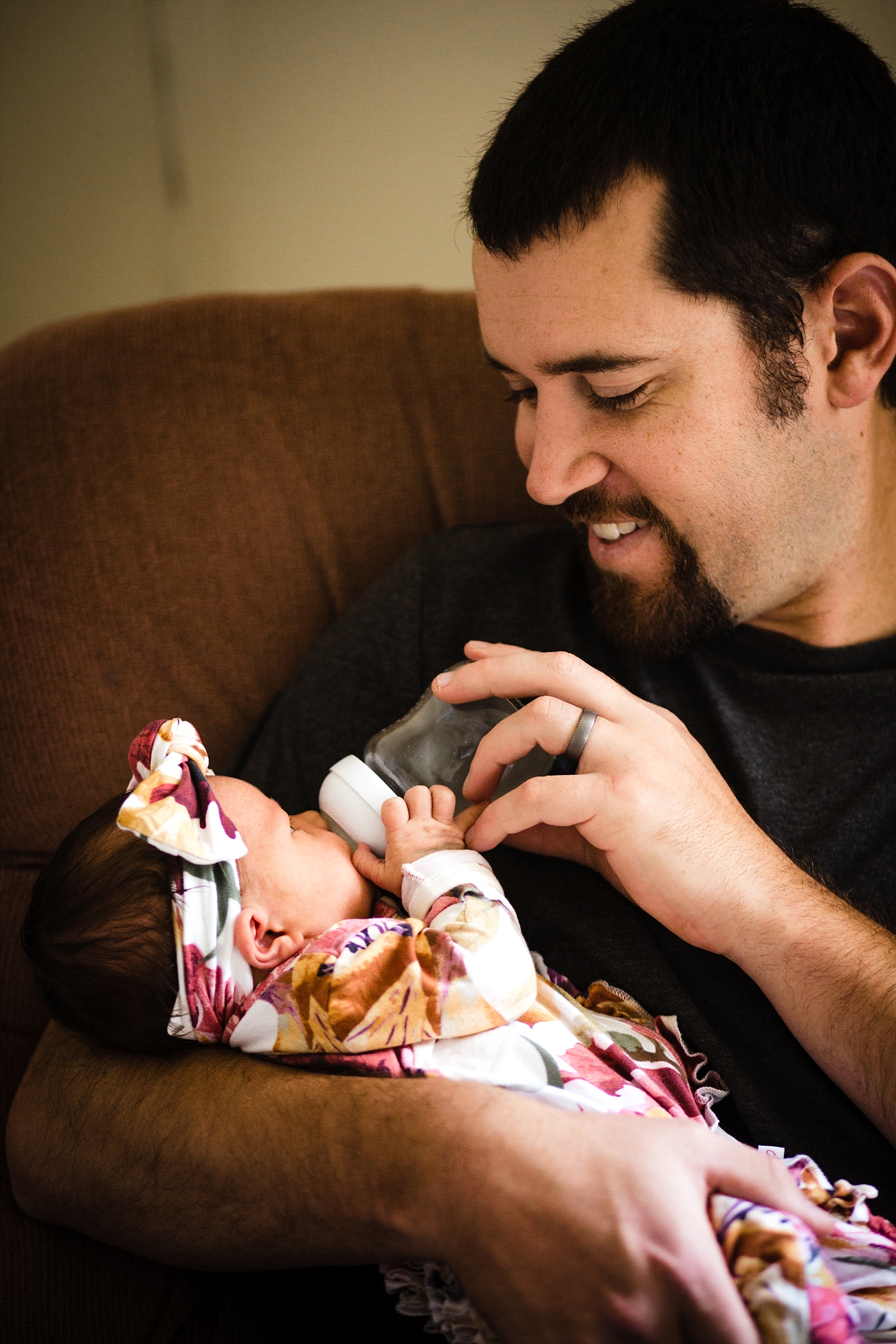 Lifestyle newborn photographer_Milwaukee Family session with a dog