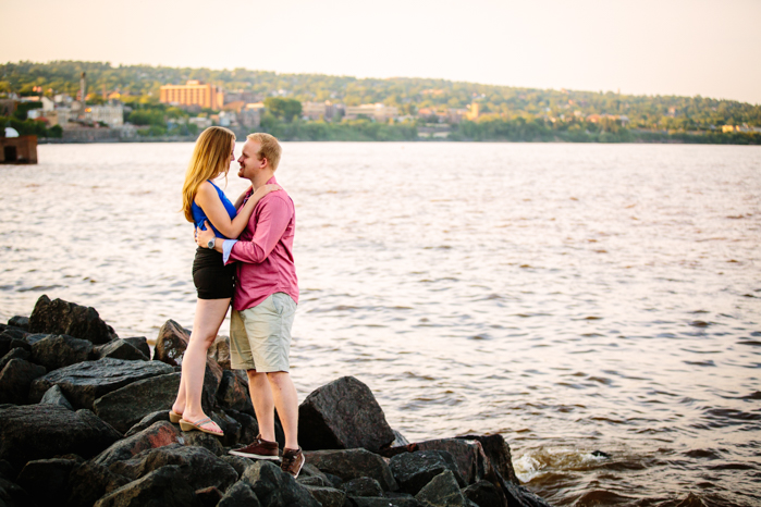 Milwaukee Photographer_Engagment Pictures (6)