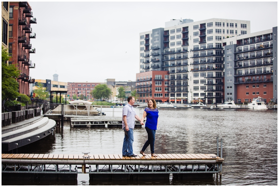 Engagement pictures on Milwaukee River Walk