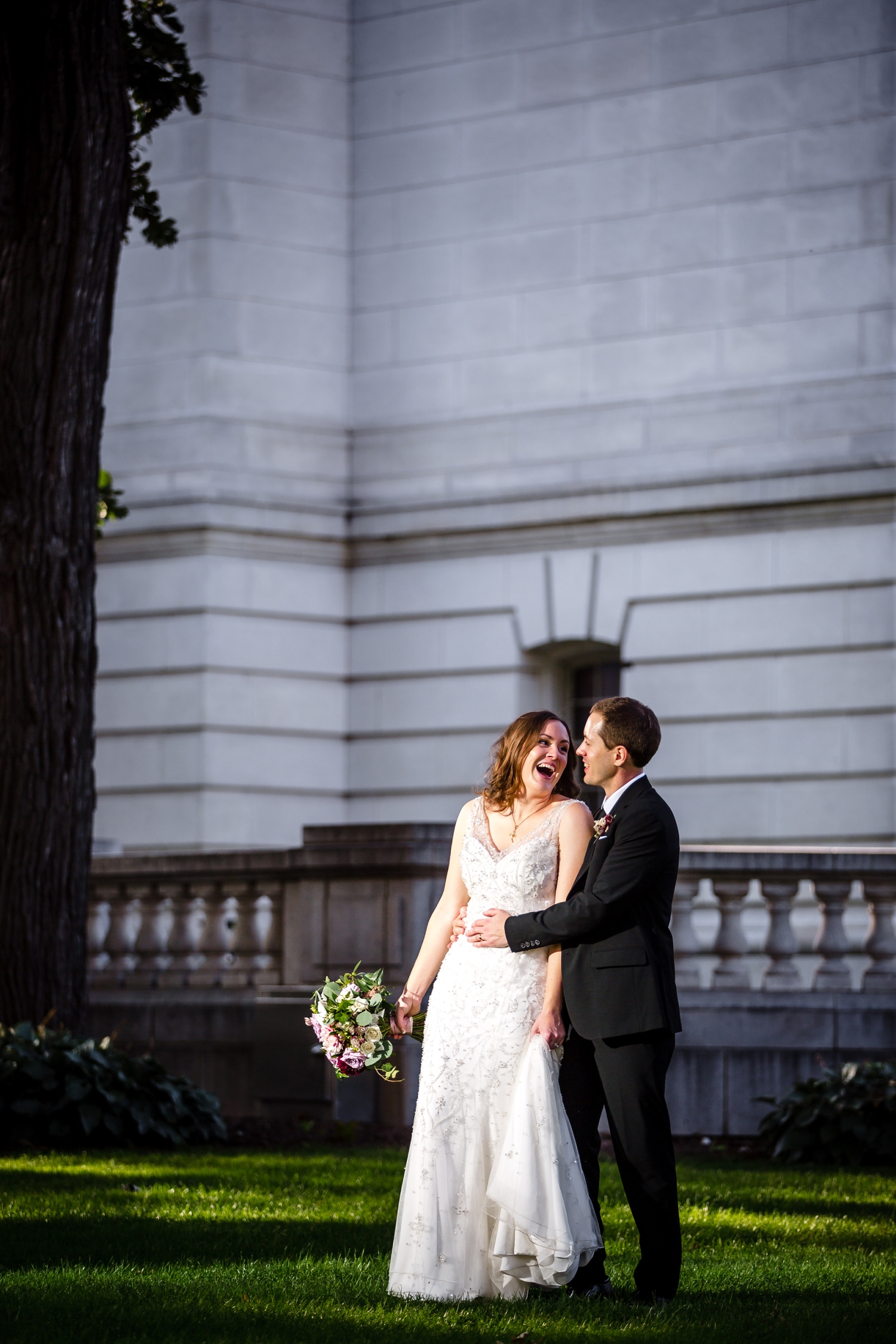 Madison Wedding pictures at the Capitol building_Milwaukee Photographer