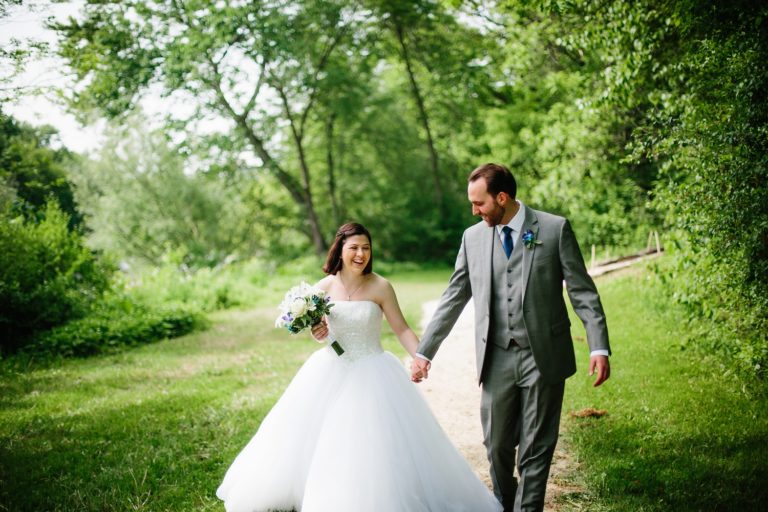 Milwaukee outdoor sunny wedding ceremony pictures